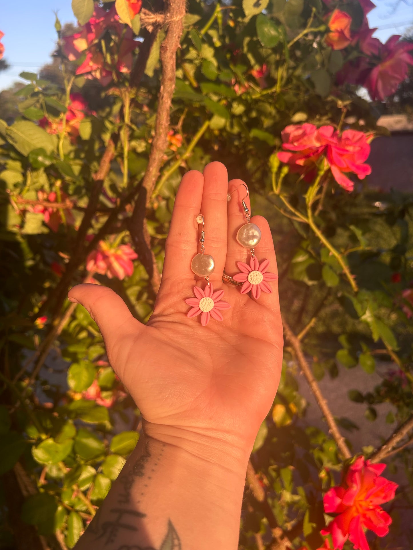 !NEW! Pearls and pink daisy earrings