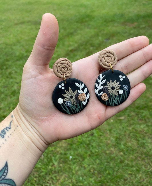 Neutral flower earrings