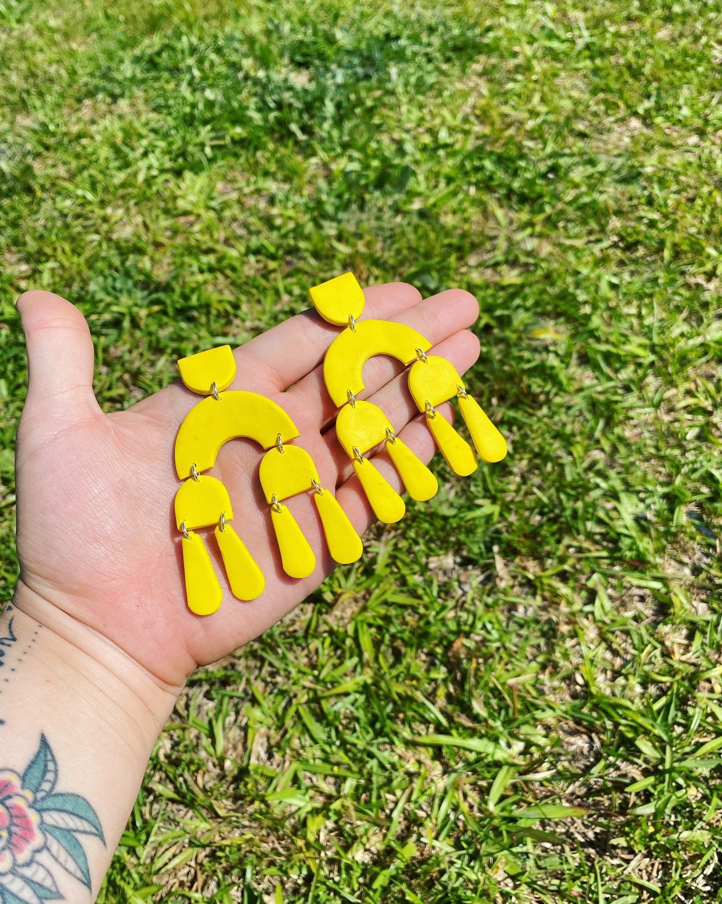 Justice earrings - yellow