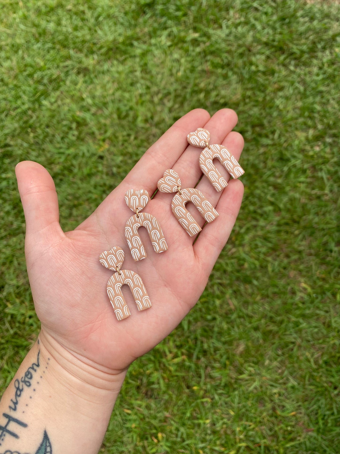 Beige rainbow earrings