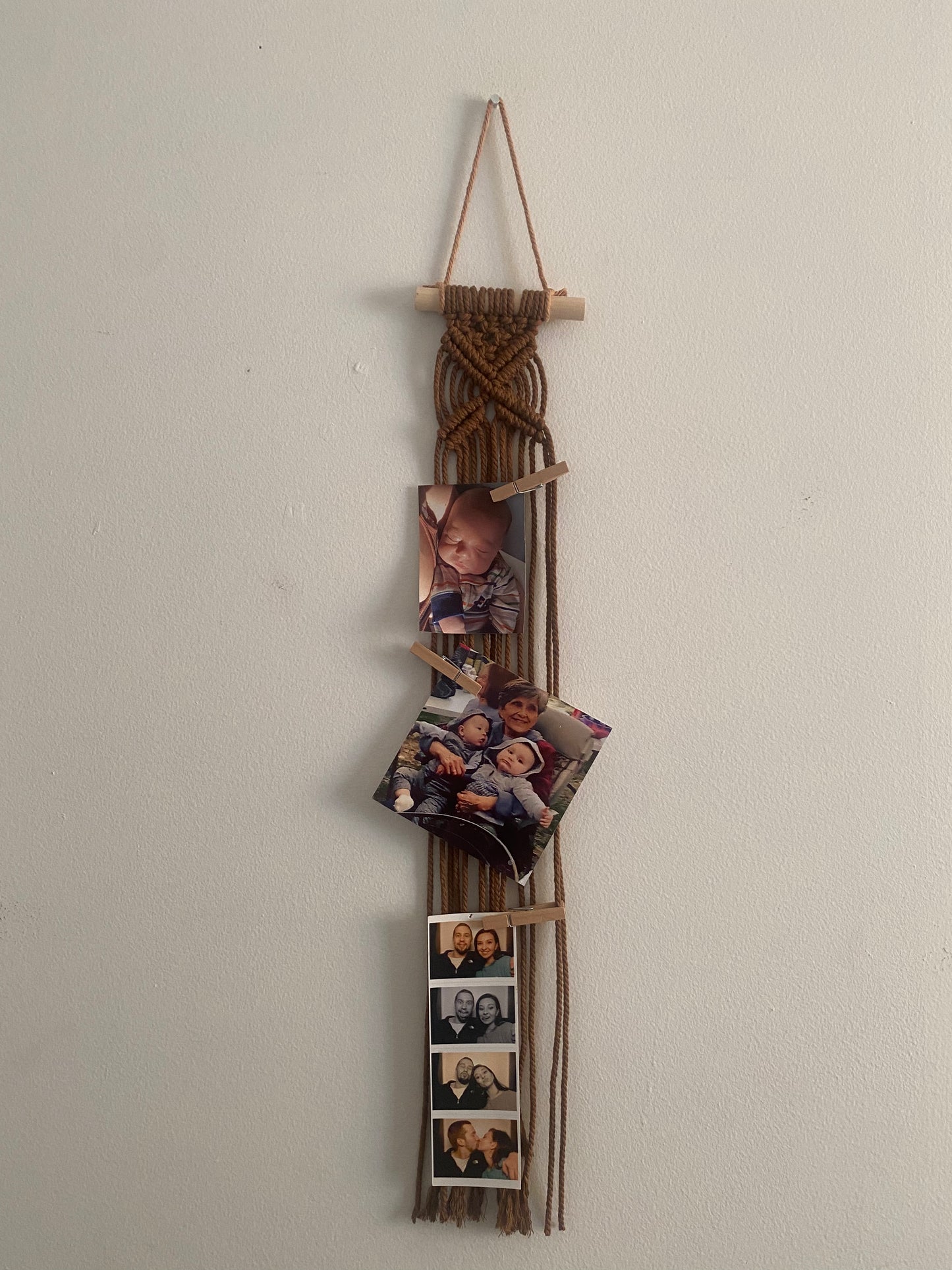 Macrame photo hanger