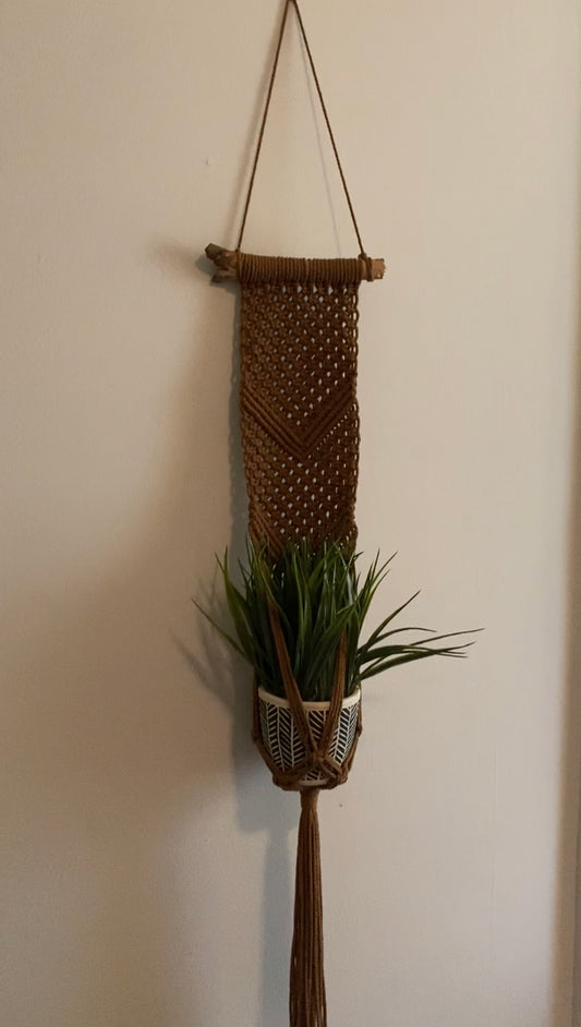 Macrame plant hanger